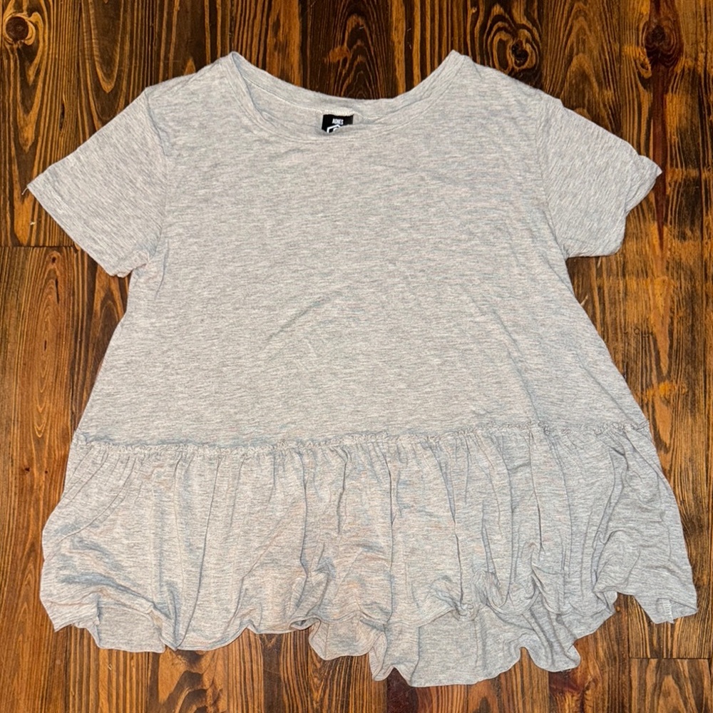Agnes & Dora Soft Heather Gray Ruffled Hem Short Sleeve Tee